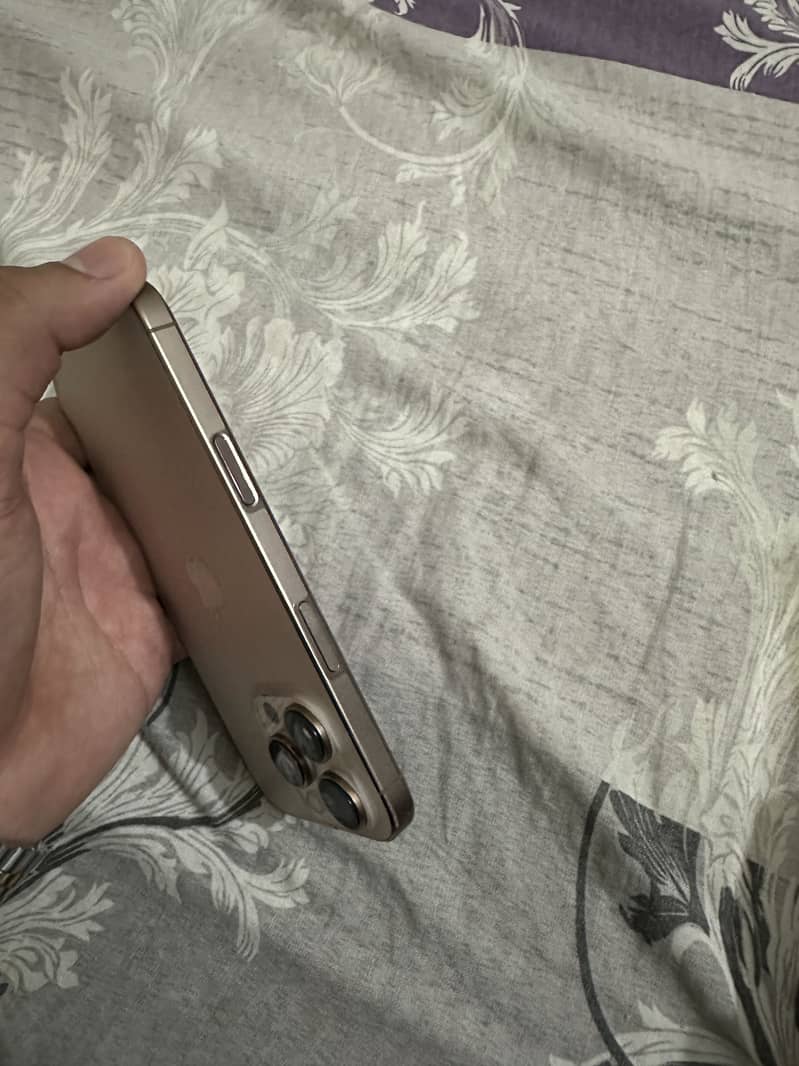 Apple iPhone 16 Pro 5