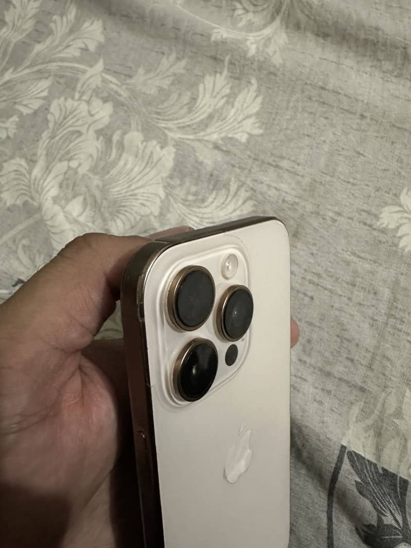 Apple iPhone 16 Pro 6