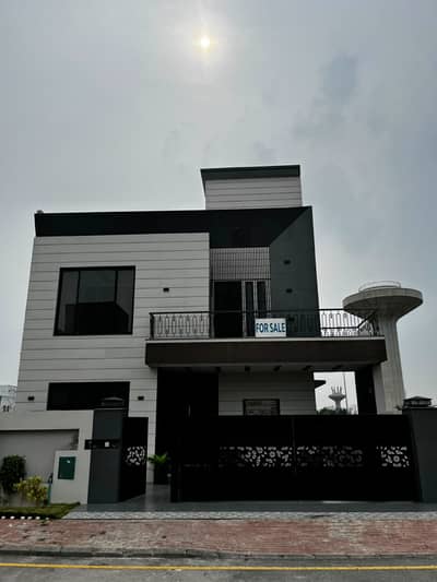 Modern 10 Marla House Available for Sale in Overseas C Block, Bahria Town Lahore