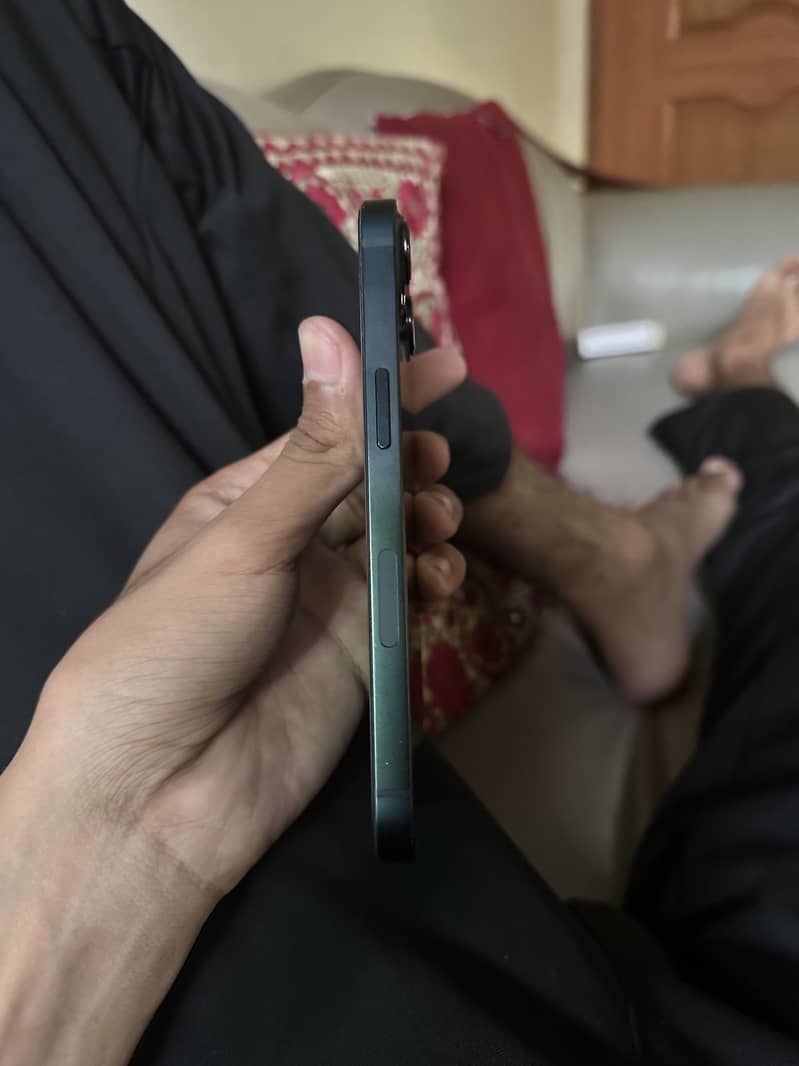 Apple iPhone 13 2