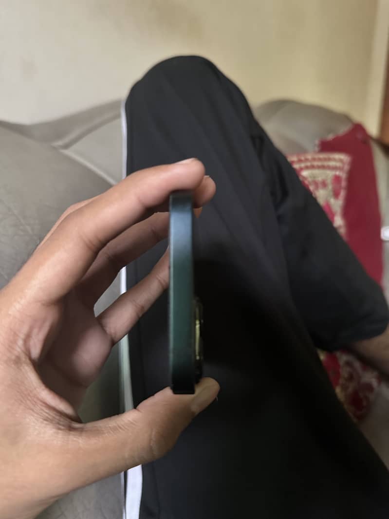 Apple iPhone 13 3