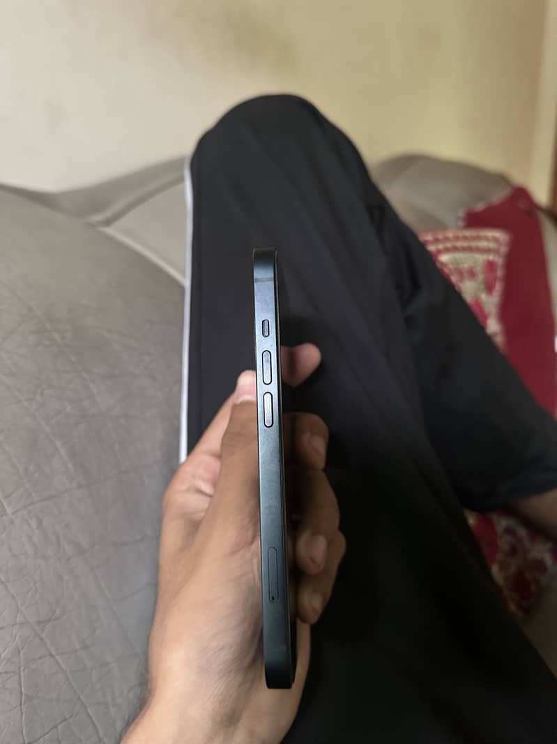 Apple iPhone 13 4