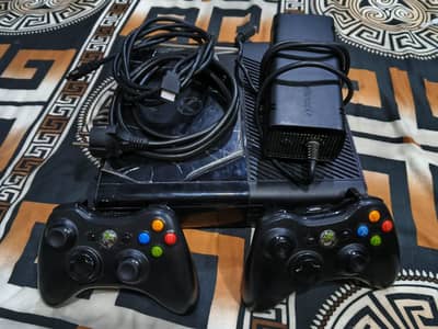 xbox 360 E console disc edition with original box & 29 games installed