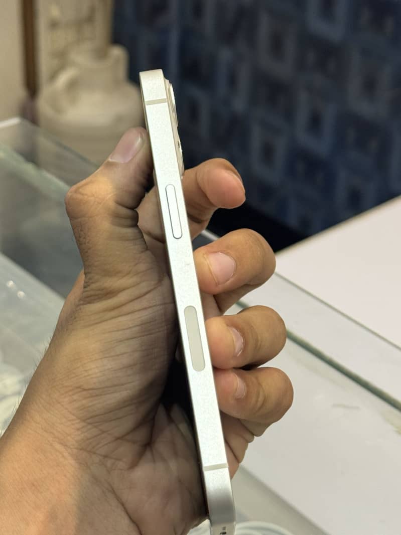 Apple iPhone 13 1