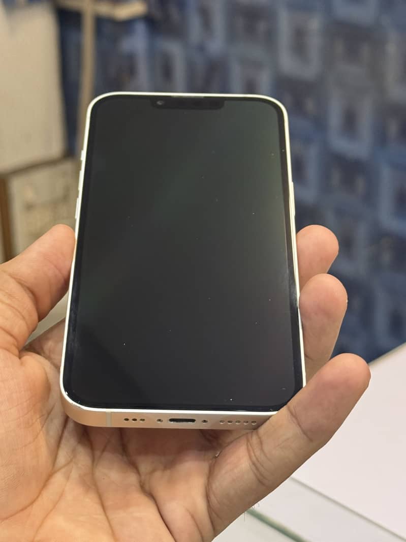 Apple iPhone 13 5