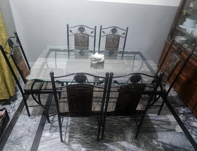 Dining table 0