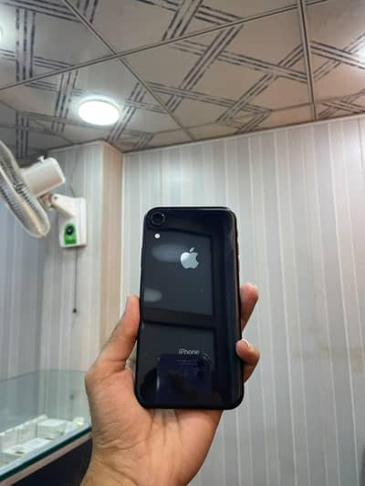 iphone XR 64 GB