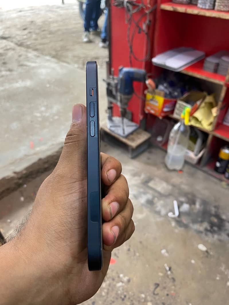 Apple iPhone 14 JV 1