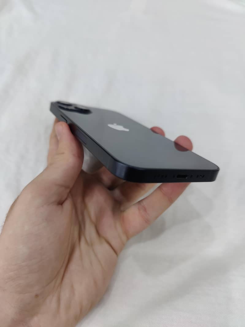 Apple iPhone 13 2