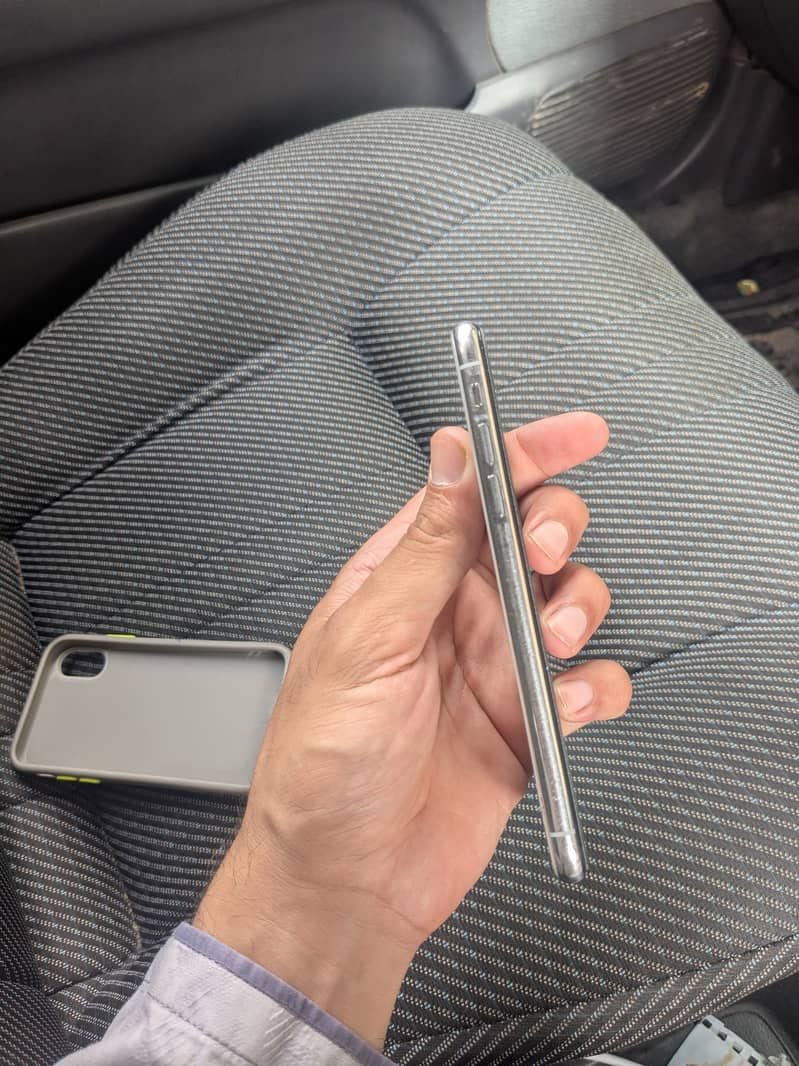 Apple iPhone X 3