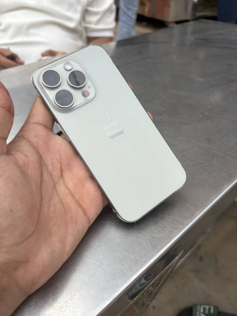 Apple iPhone 15 Pro 0