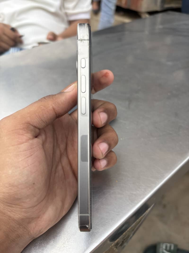 Apple iPhone 15 Pro 1