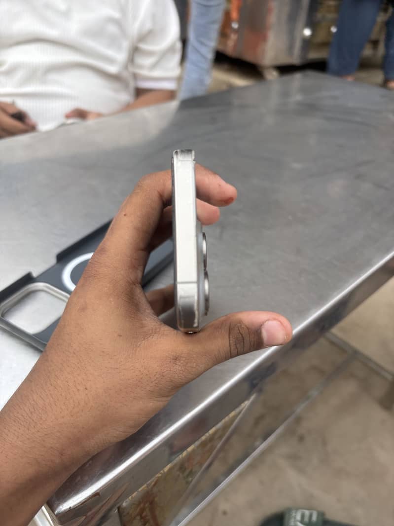 Apple iPhone 15 Pro 2
