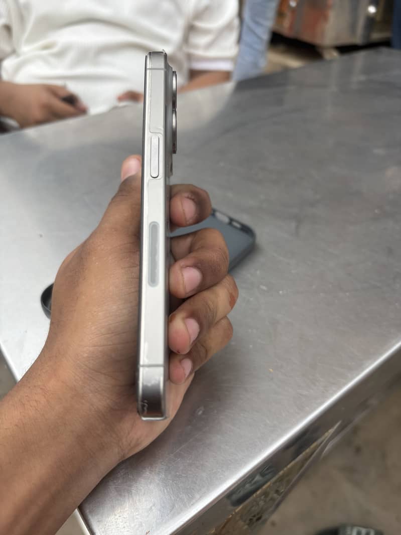 Apple iPhone 15 Pro 4