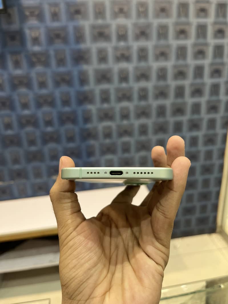 Apple iPhone 15 plus 0