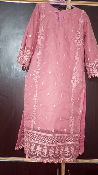 excellent 10/10 condition,worn 1 time tea Pink fancy 3 piece suit