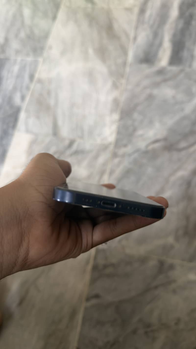 Apple iPhone 12 3