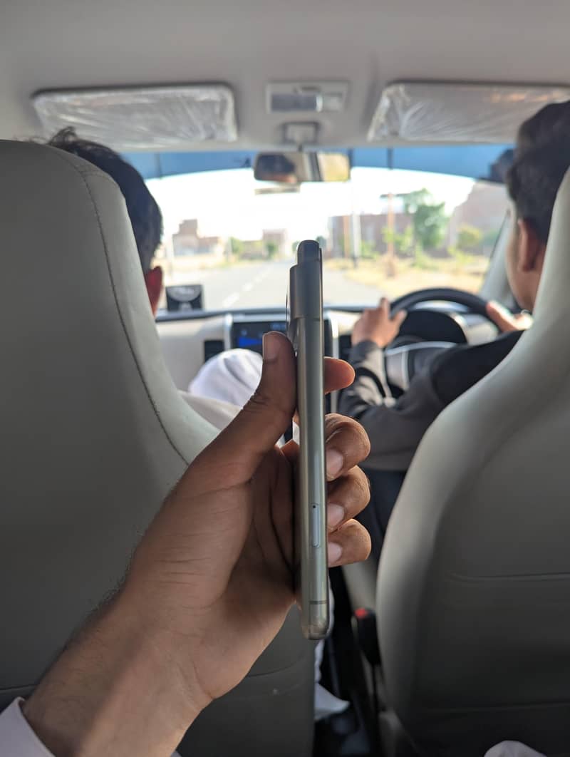 Google Pixel 8 4