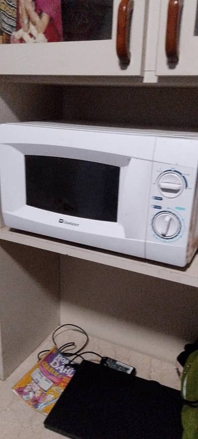 Dawlance Microwave Oven – Used Like New | Excellent Condition