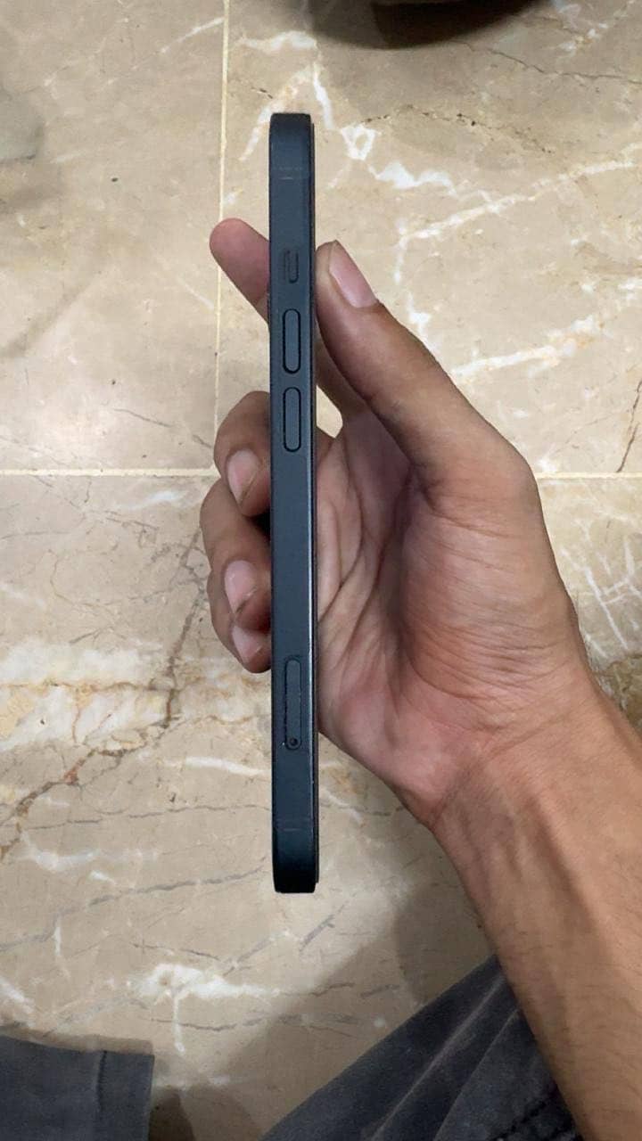 Apple iPhone 13 5
