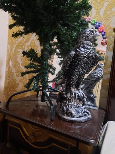 Elegant Eagle decorative showpiece