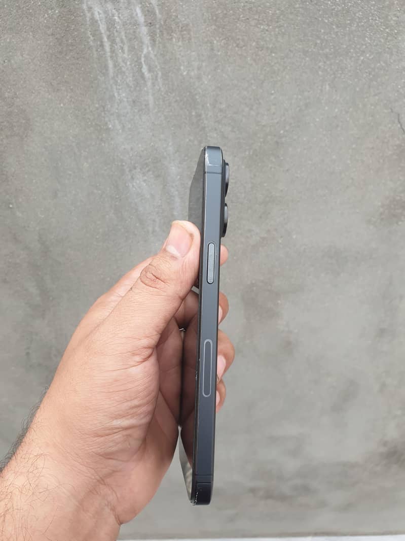iPhone 15 Pro Max 1
