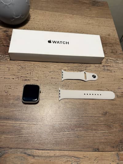 Apple watch SE 2 44mm 100% battery health