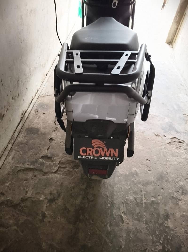 Crown Flash 5