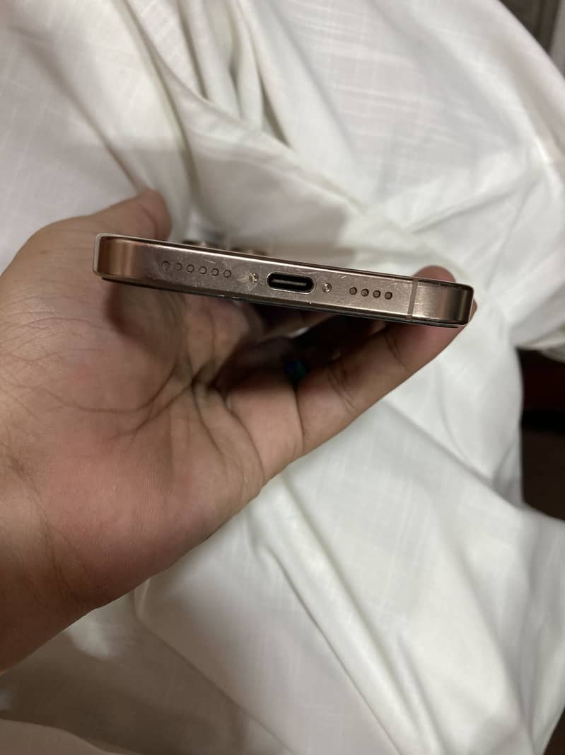Apple iPhone 16 Pro Max 3