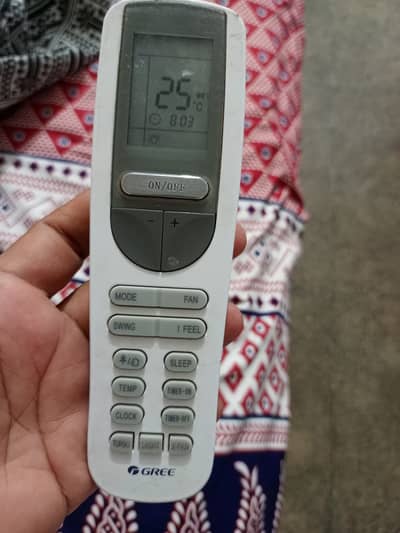 گری ڈیڑھ ٹن کا اے سی کنڈیشن بالکل نیو ہے سروس ہوا ہوا ہے اور کولنگ ب