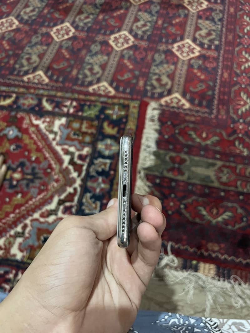 Apple iPhone X 4