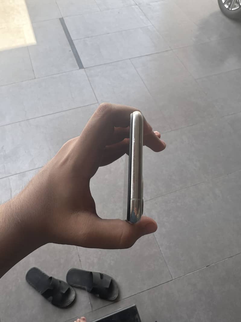 Apple iPhone 11 Pro Max 2