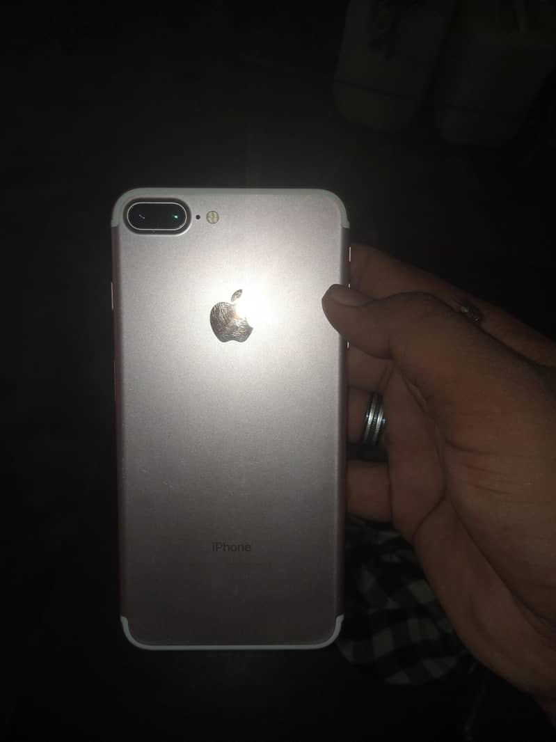 Apple iPhone 7 Plus 0