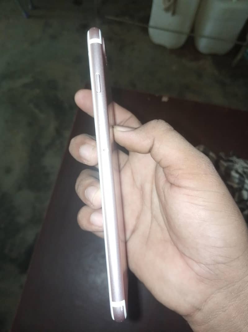 Apple iPhone 7 Plus 2