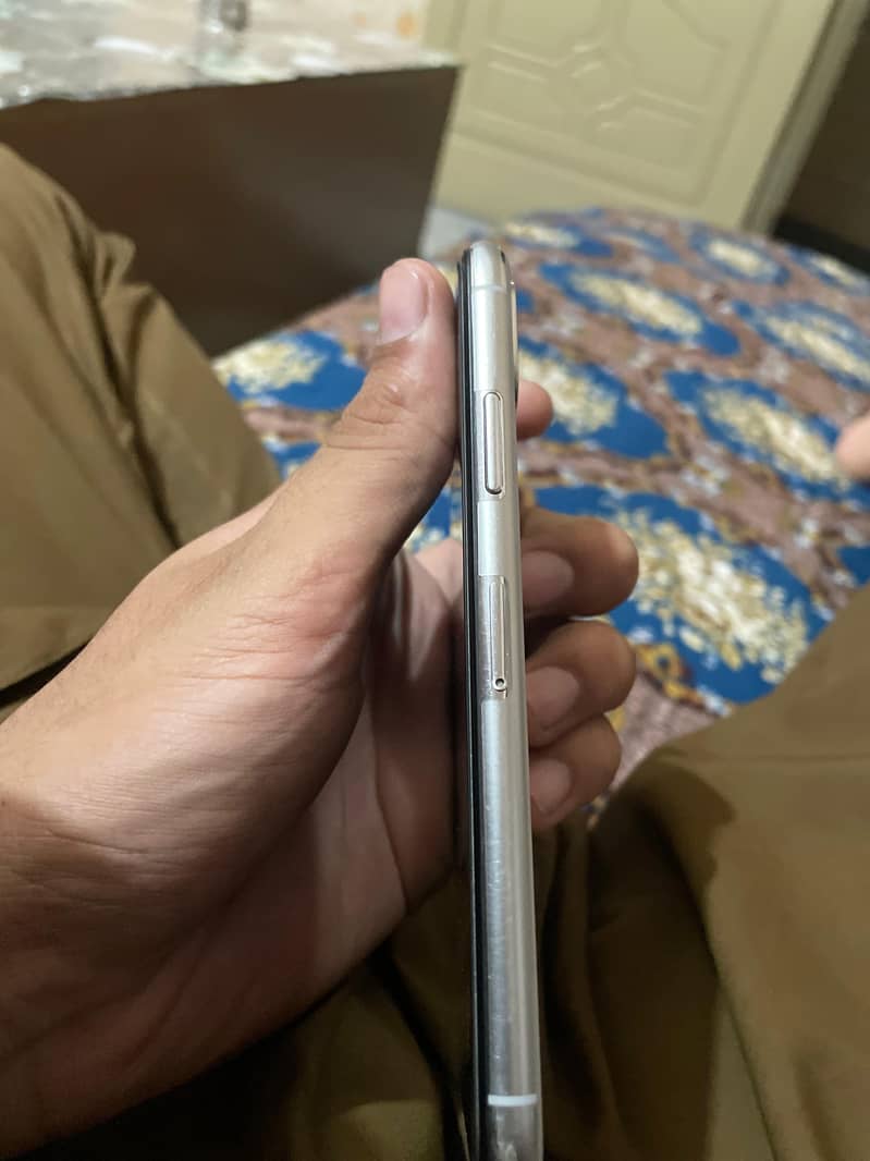Apple iPhone X 3