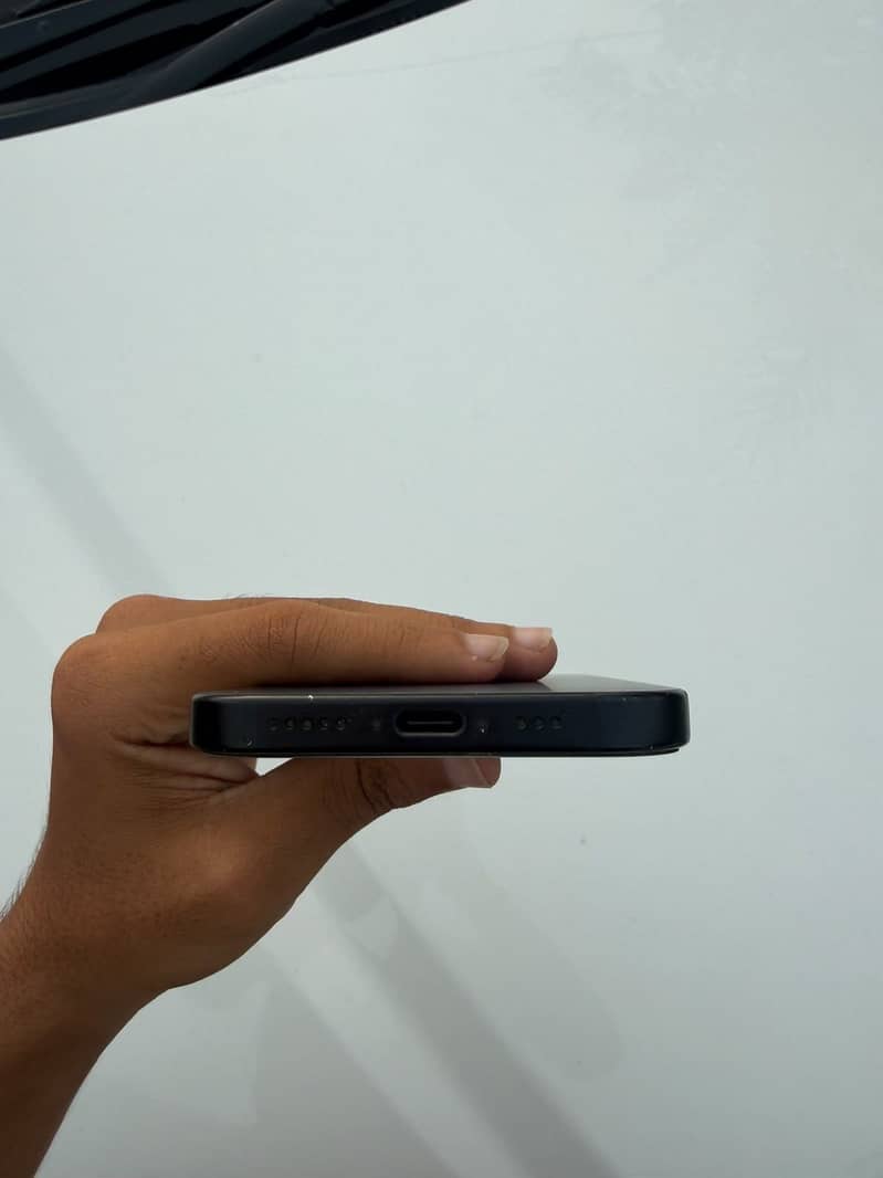 Apple iPhone 15 4