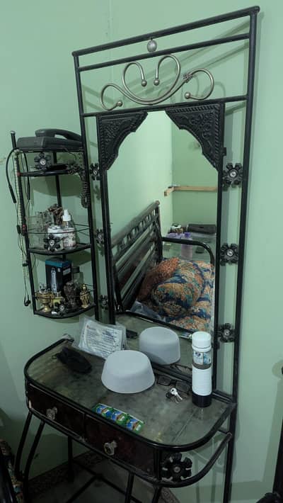 iron root dressing table