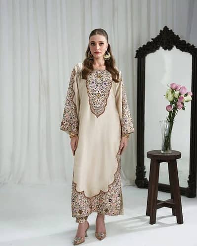  Swiss Lawn 2-Piece Suit – Elegant & Stylish 