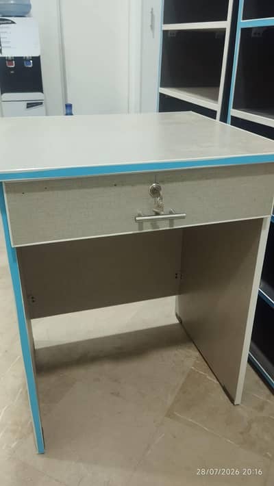 beand new 2.5 foot by 2.5 foot