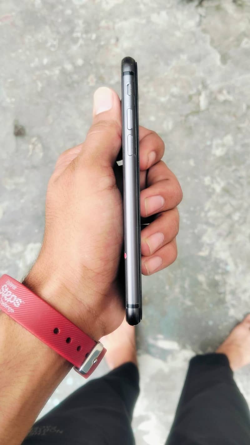 Apple iPhone 8 4