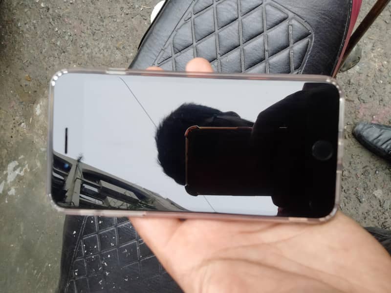 Apple iPhone 7 Plus 2