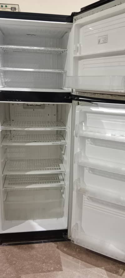 Glass door refrigerator