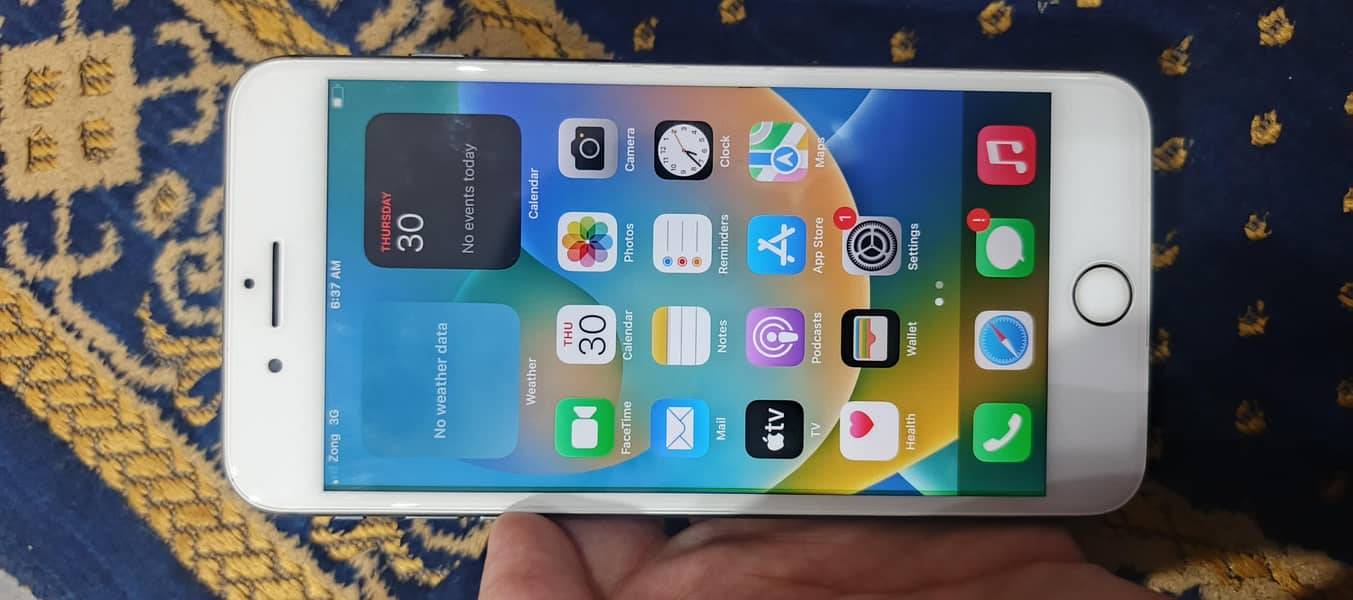 Apple iPhone 8 Plus 1