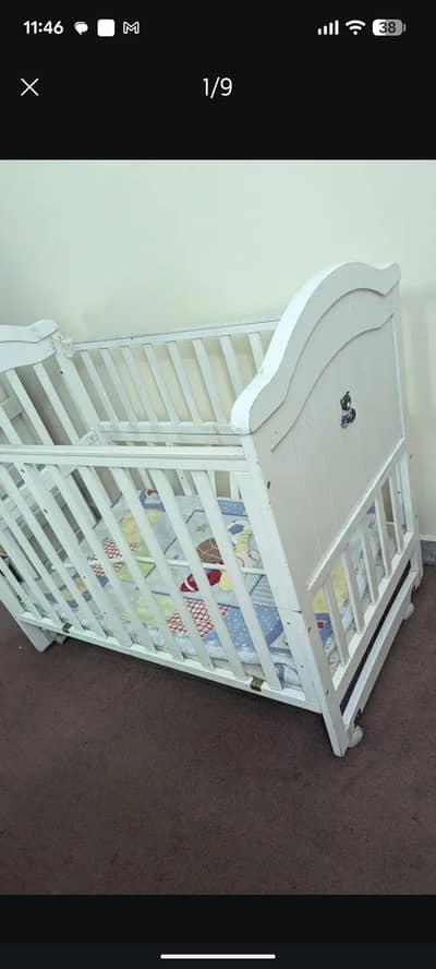 tinnies brand wooden movable cot