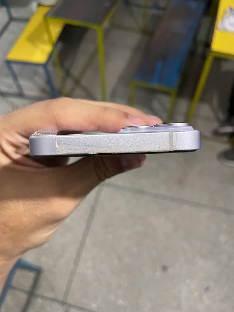 Apple iPhone 14 3