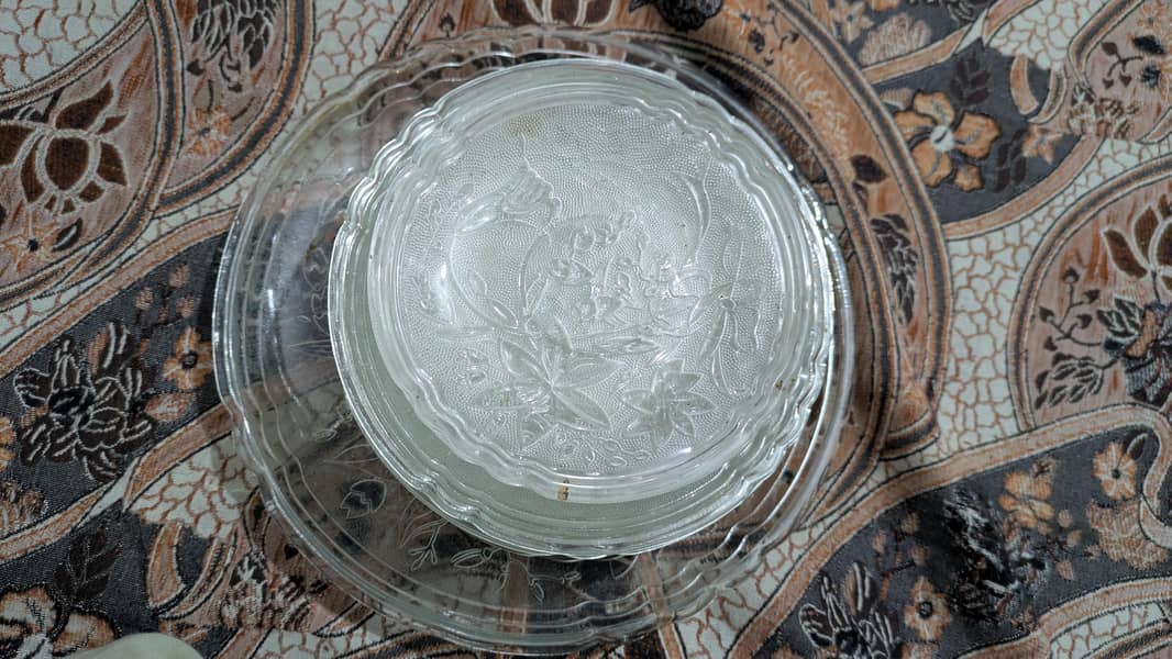 serving plates 0