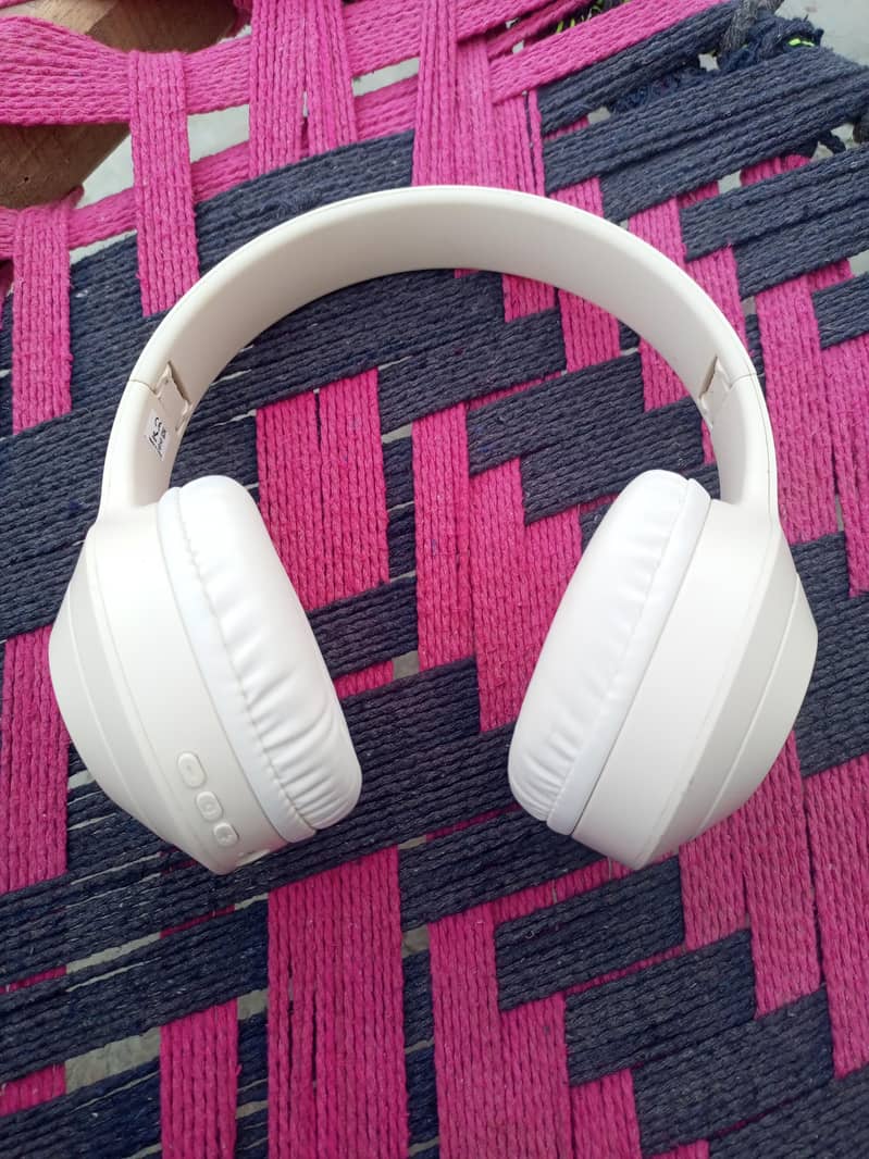 Wireless Bluetooth Headphones 1