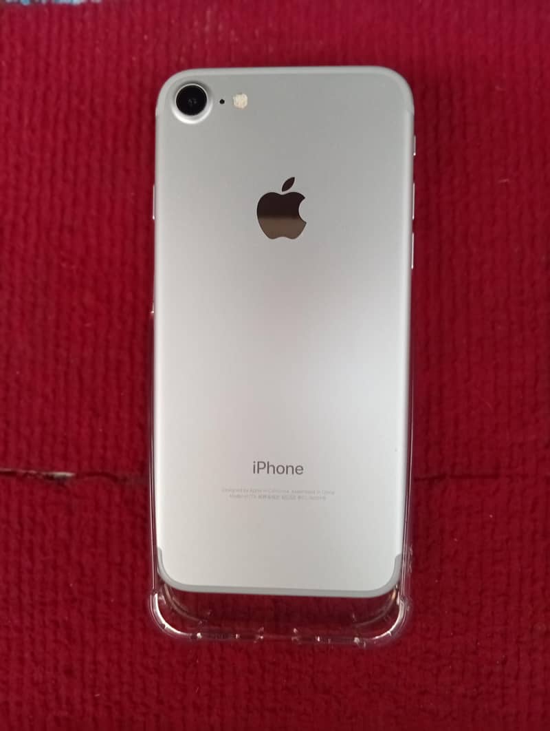 Apple iPhone 7 0