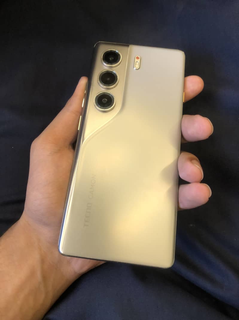 Tecno CAMON 40 Pro 0