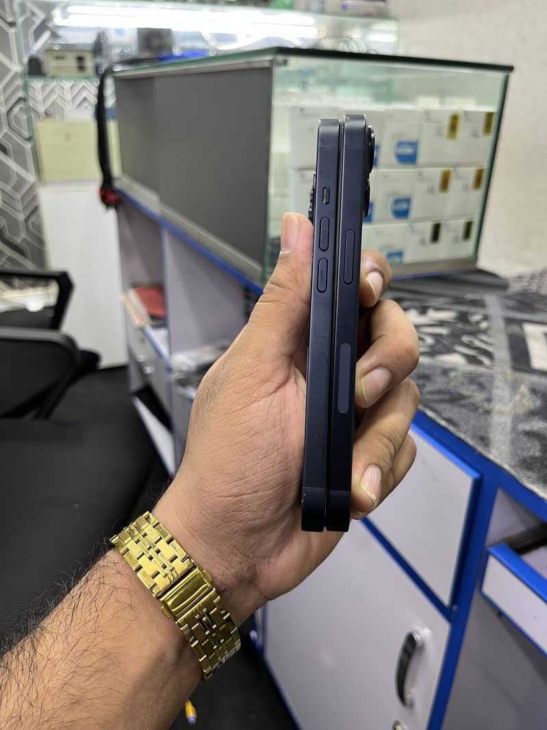 Apple iPhone 14 3